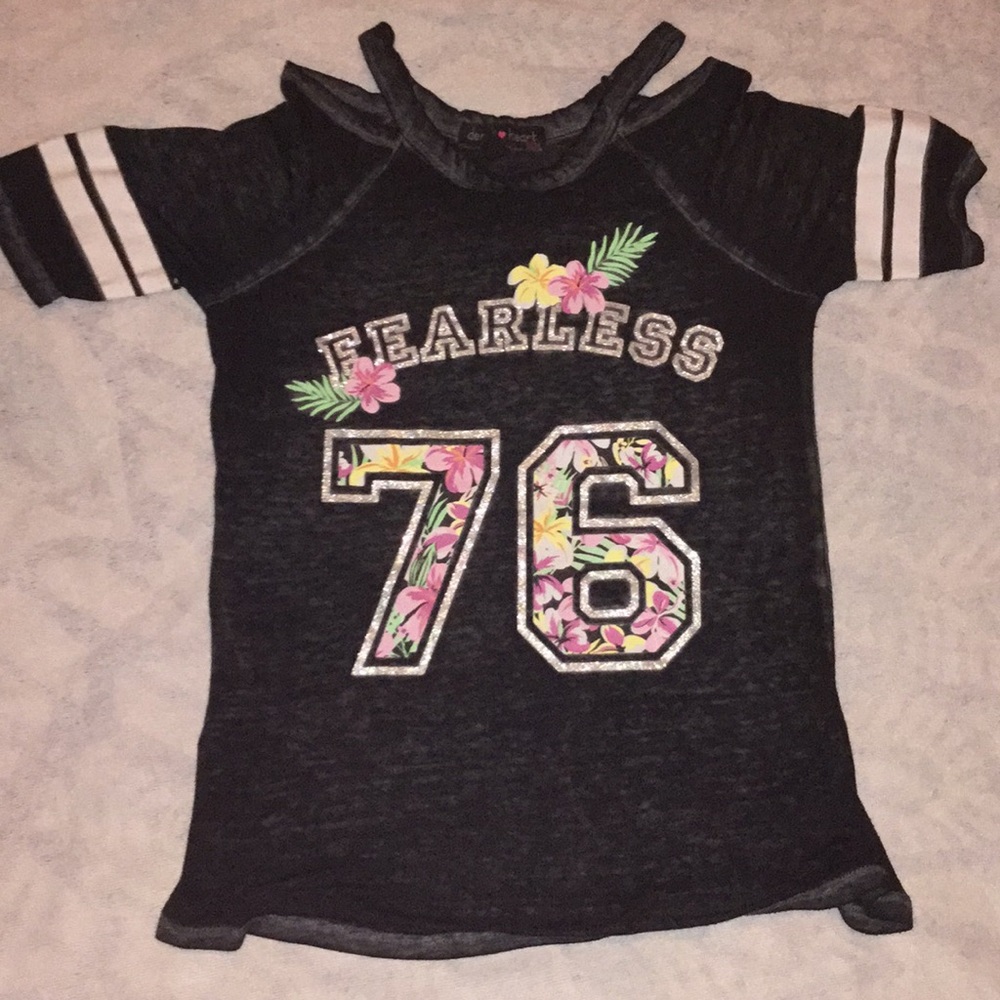 Shoulder cut t shirt black